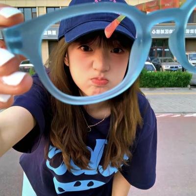 弟弟别闹姐姐抱抱